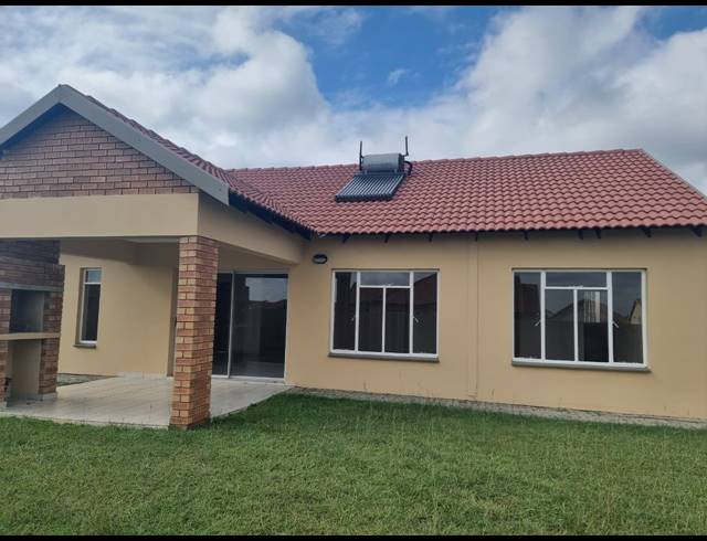 3 BEDROOM TOWNHOUSE FOR SALE IN WATERKLOOF HILL ESTATE